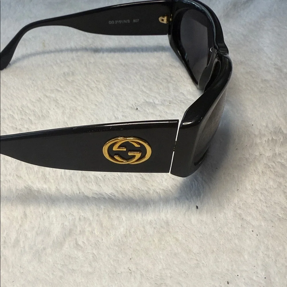 Gucci Black Classic Sunglasses - Picture 6 of 8